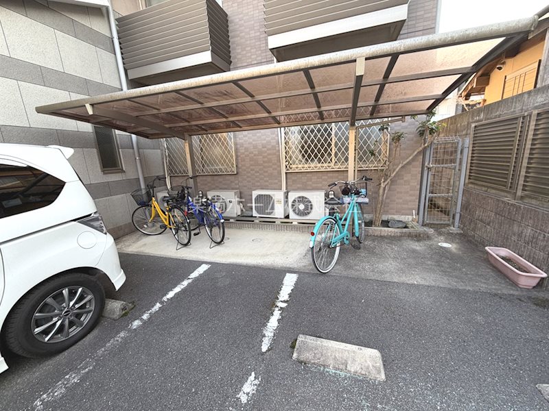 ノールヴァーグ 駐車場