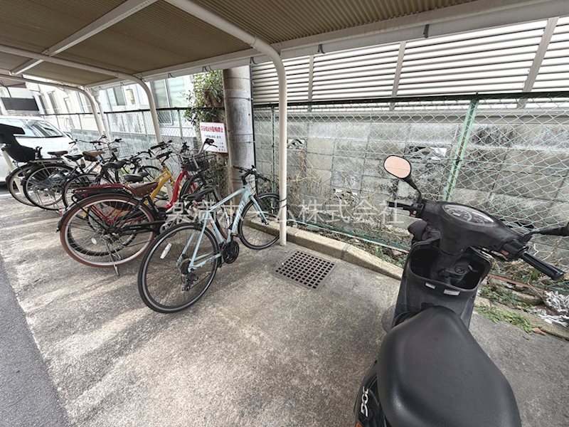 メゾン太秦 駐車場