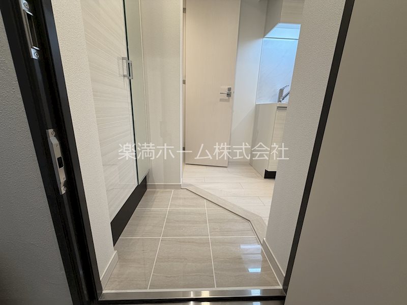 アドバンス京都烏丸町 玄関