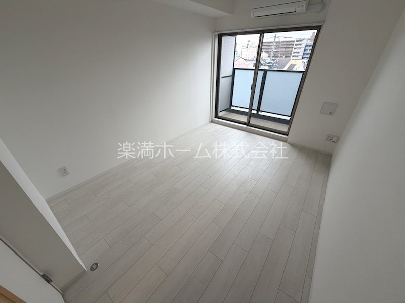 アドバンス京都烏丸町 リビング