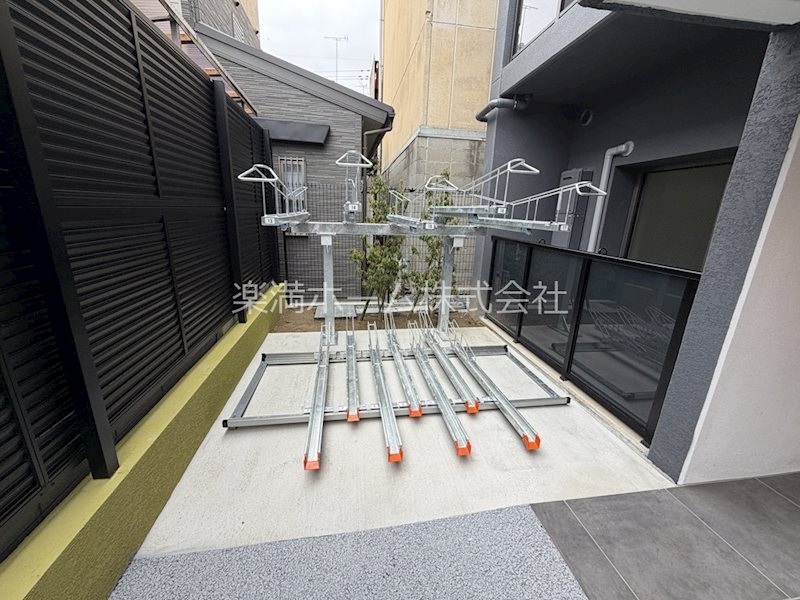 アドバンス京都烏丸町 駐車場