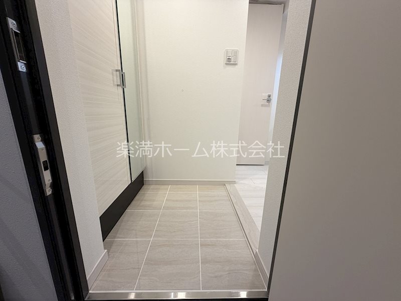アドバンス京都烏丸町 玄関