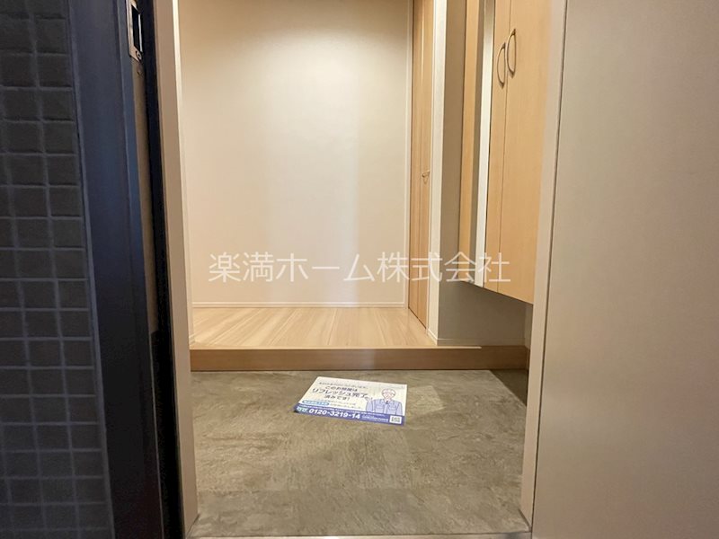 シャラロステ 玄関