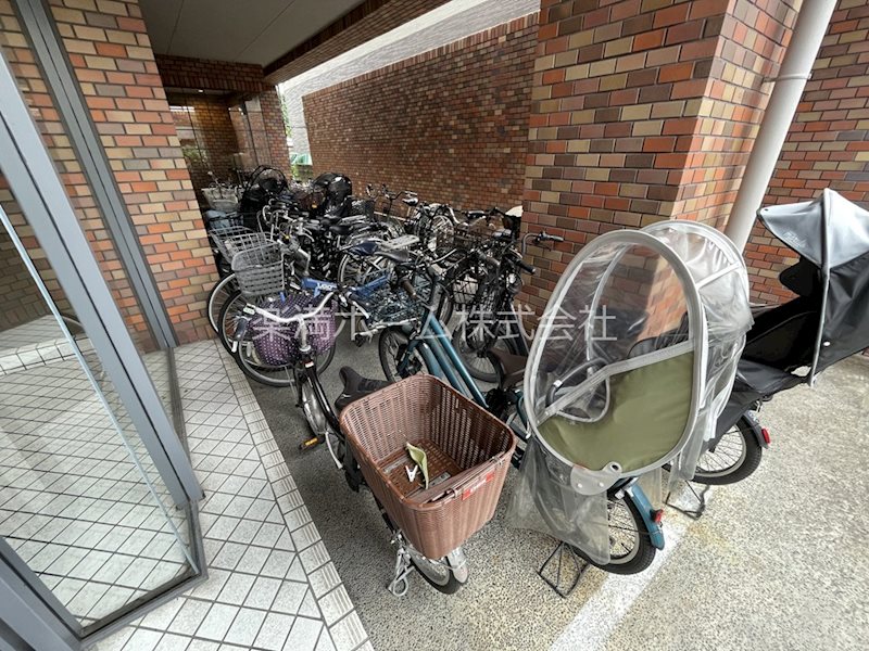 山崎ビル 駐車場