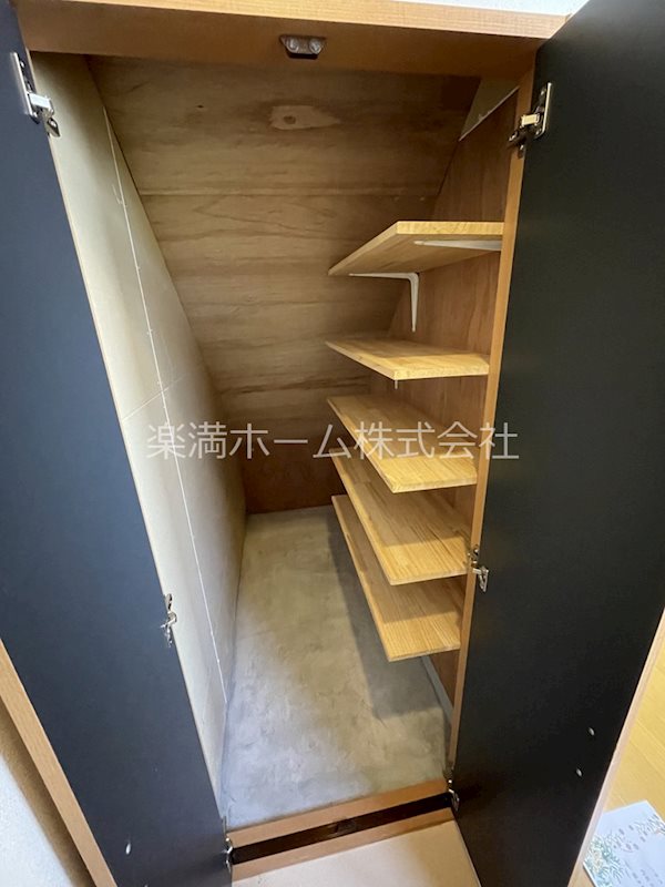 メゾネット嵯峨嵐山 収納