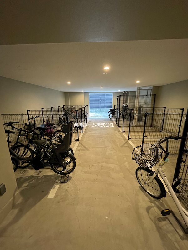 リヴァーク四条烏丸 駐車場
