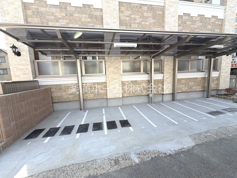 FORCE西院 駐車場
