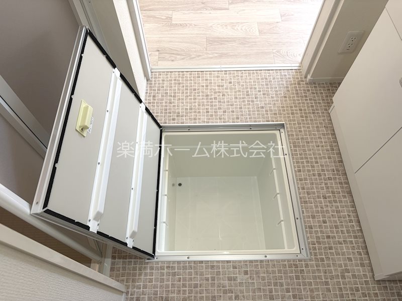 神光院町貸家A 収納