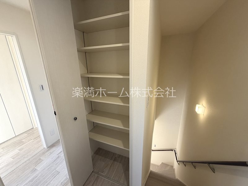 神光院町貸家A 収納