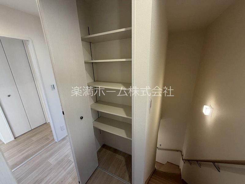 神光院町貸家B 収納