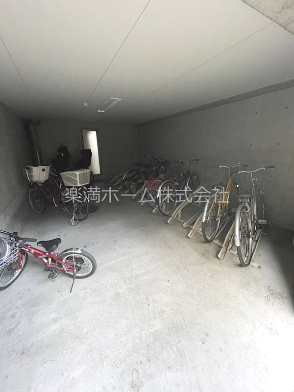 カーサ葵 駐車場