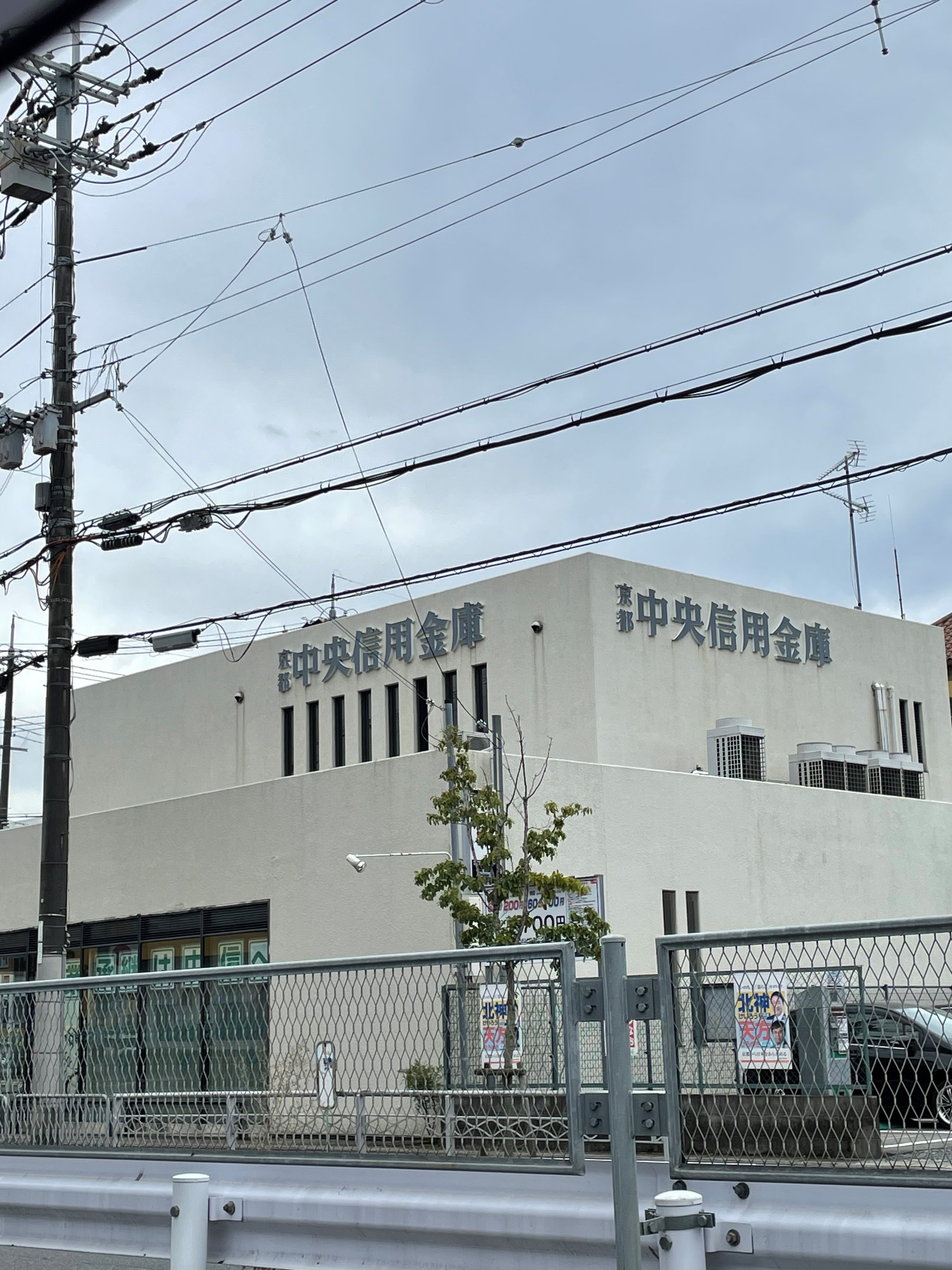 GRAMM下津林WEST 銀行