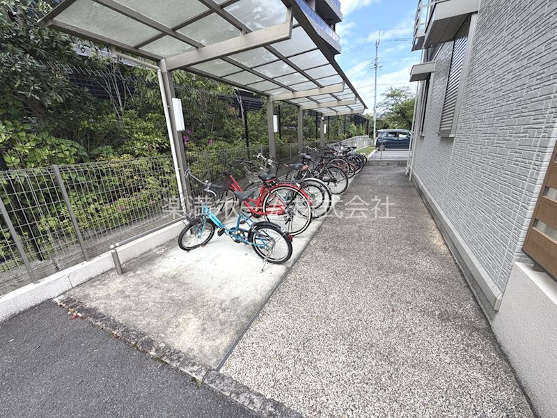 ソレアード嵯峨 駐車場