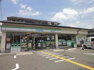 ソレアード嵯峨 コンビニ