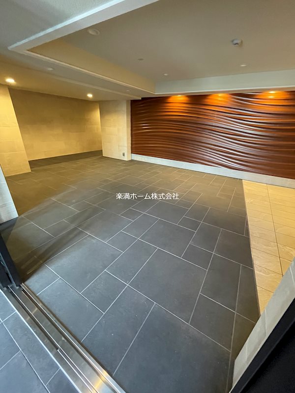 プレデコート西京極 エントランス