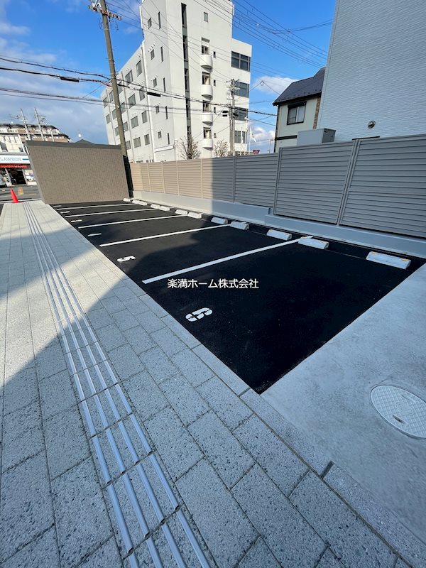 プレデコート西京極 駐車場
