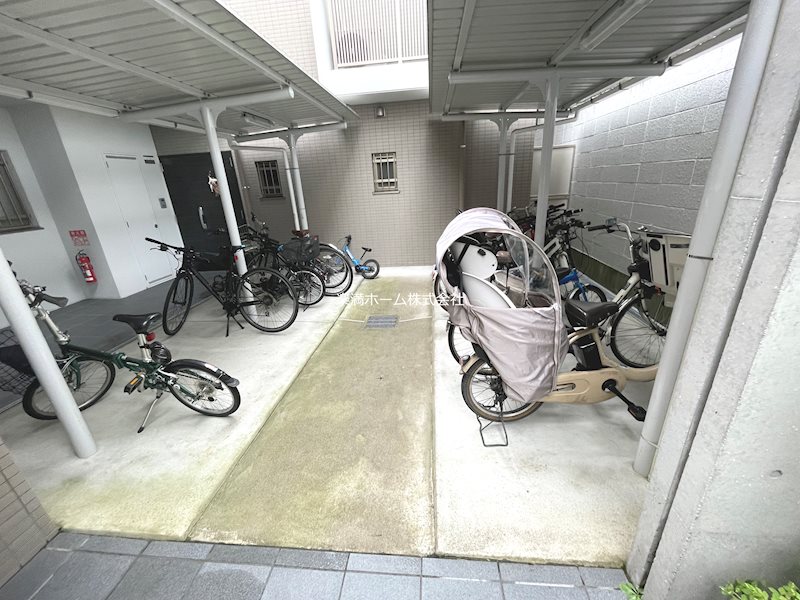 コンフォールパレ新町二条 駐車場