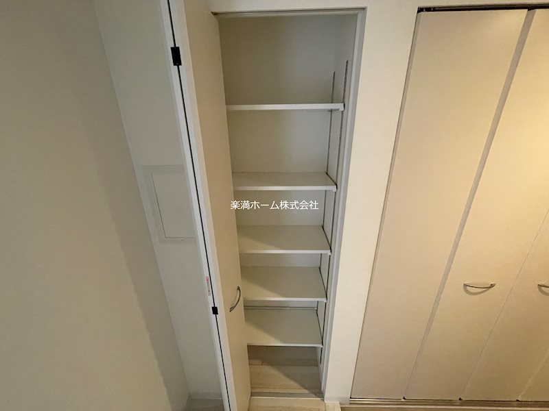 コンフォールパレ新町二条 収納