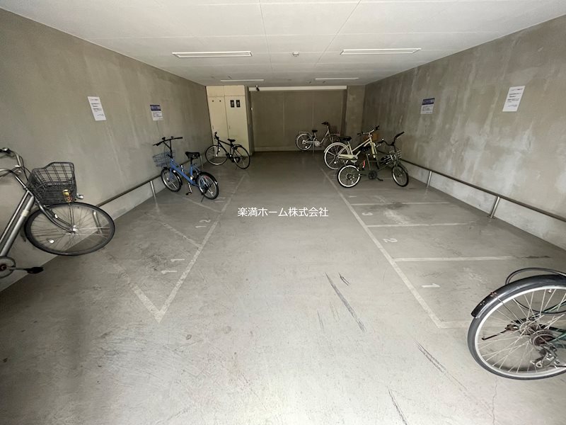 アール京都グレイス 駐車場