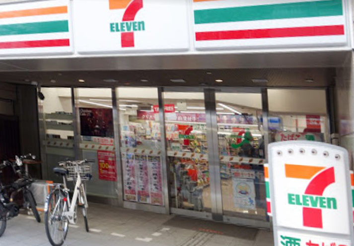 リヴァーク四条烏丸 コンビニ
