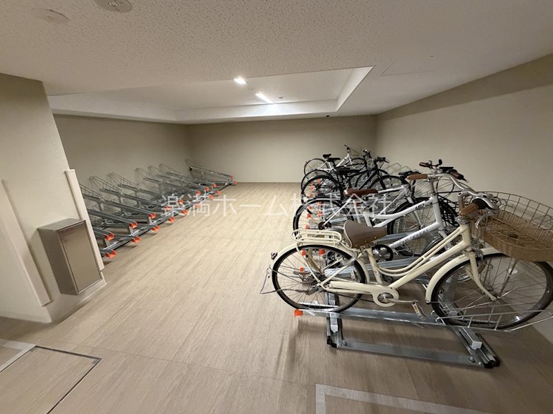 ジオエント四条大宮 駐車場