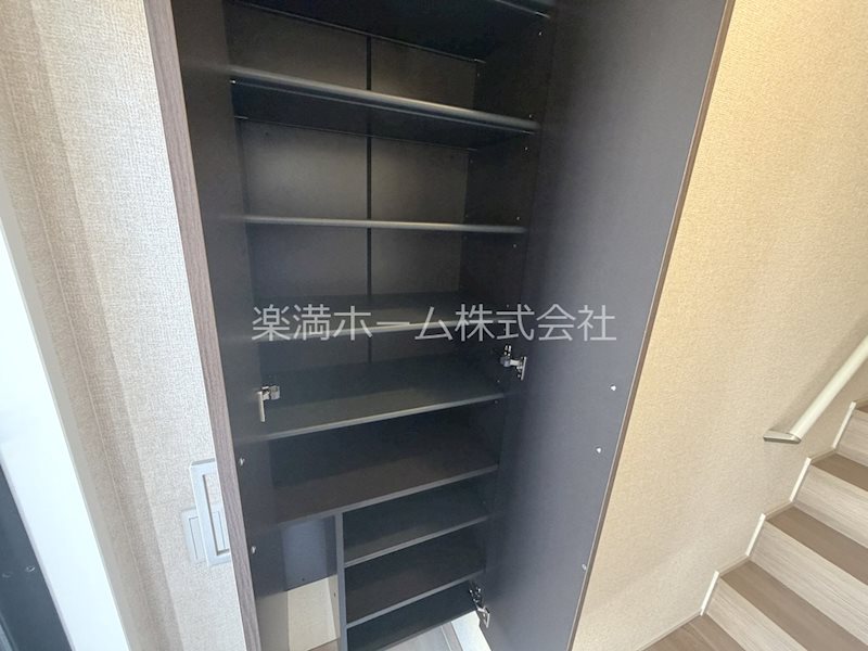 アレ・デ・フルール西向日駅前　南棟 収納