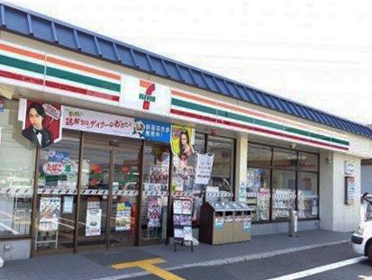 QUATRE FEUILLES向日町 コンビニ