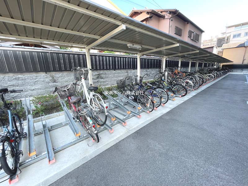 エステムコート京都西院 駐車場