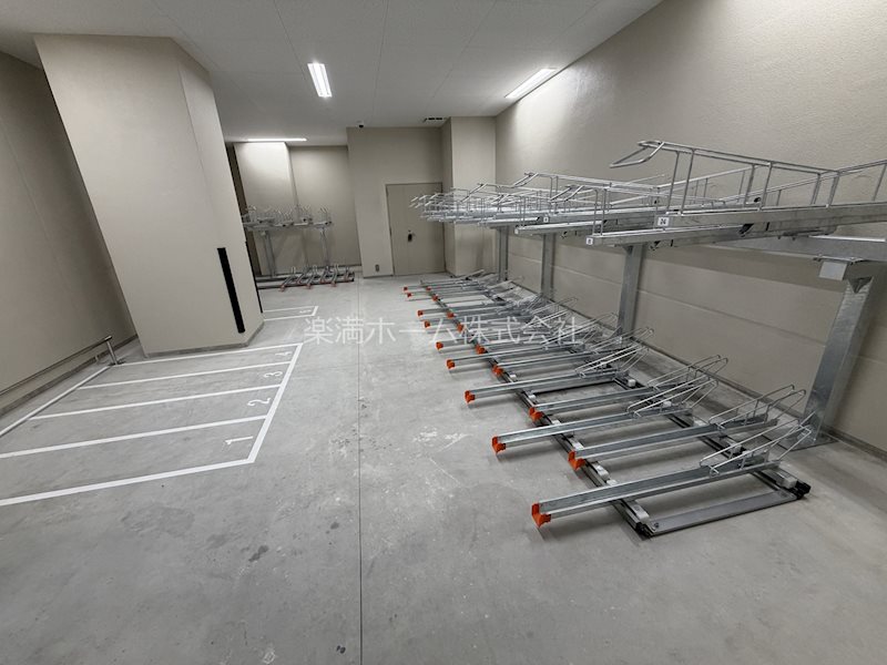 STANDZ西院 駐車場
