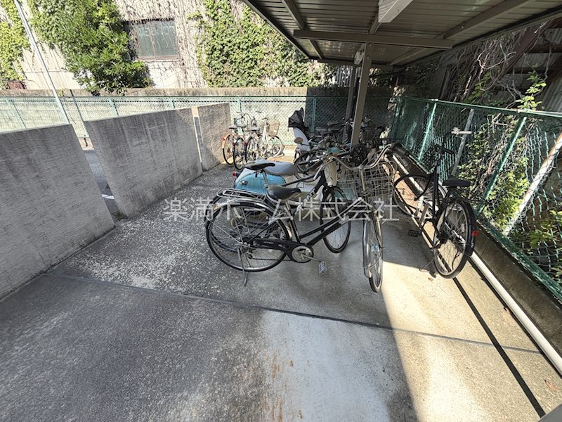 QUATRE FEUILLES向日町 駐車場