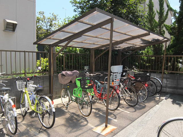 ロイヤルハイツ浅香 駐車場