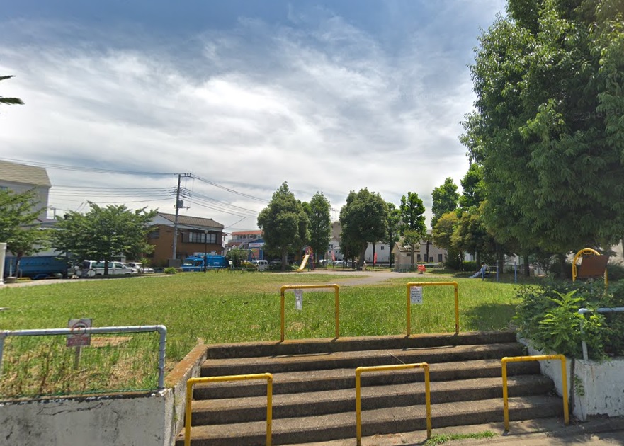 山洪ビル 公園