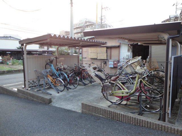 クレスト鹿浜 駐車場