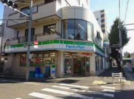 スパシエソリデ中野南台 コンビニ