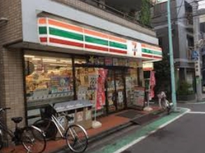 スパシエソリデ中野南台 コンビニ
