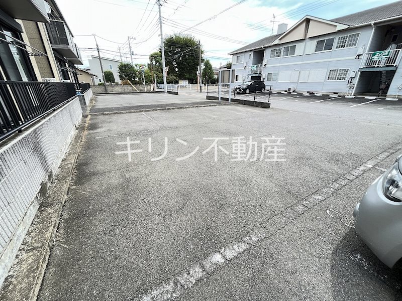 メゾンドフルールB 駐車場
