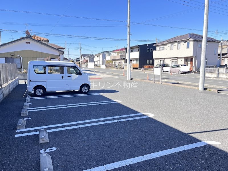 アットイーズV 駐車場