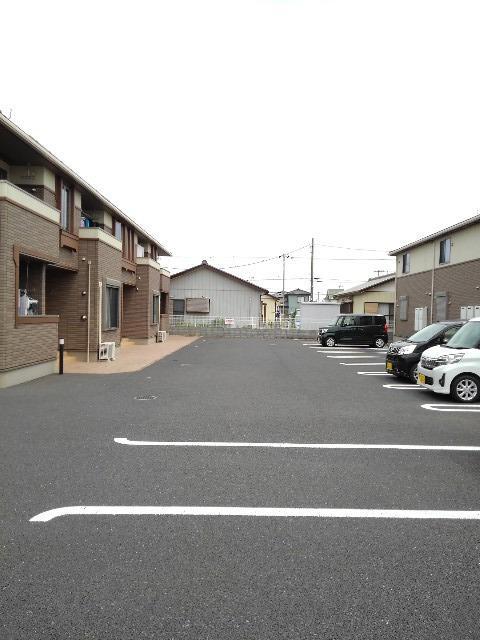 グランティアラⅠ 駐車場