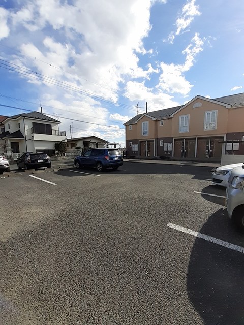クレストールユキＢ 駐車場
