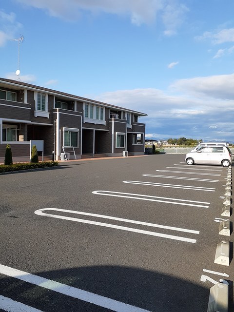 シャルム　グラースＢ 駐車場