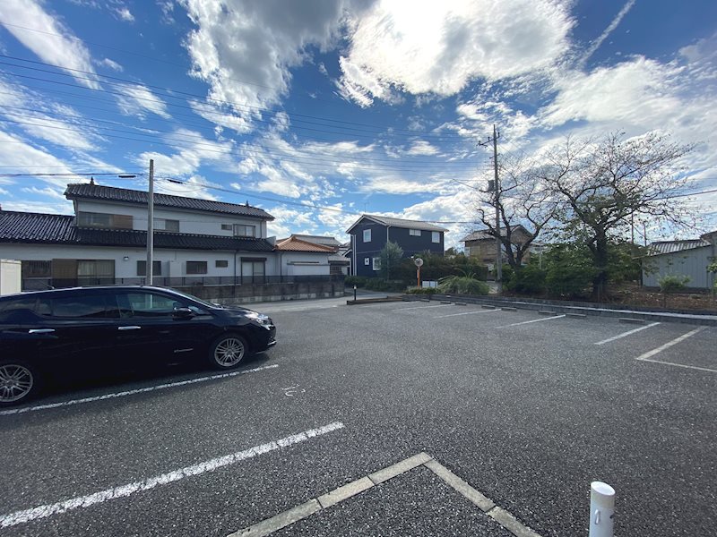 アズール　B 駐車場
