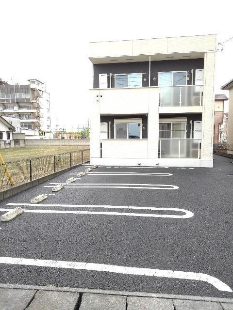 メゾン　ドゥ　ソレイユ 駐車場