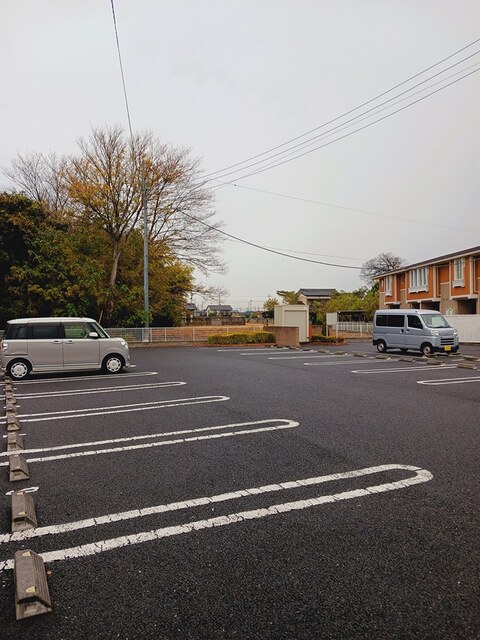 フランブリーズⅢ 駐車場