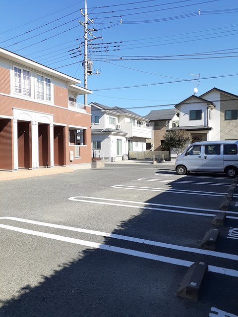 プリエールＣ 駐車場