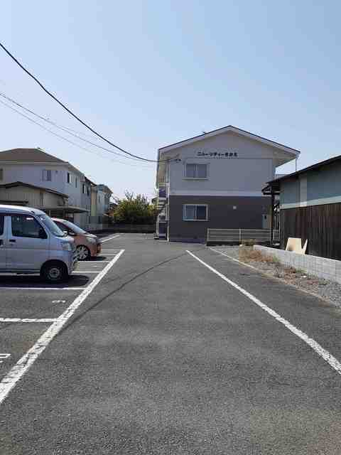 ニューシティーさかえ 駐車場