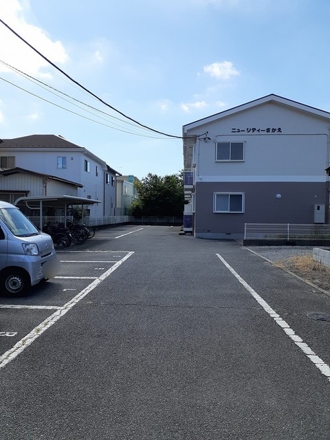 ニューシティーさかえ 駐車場