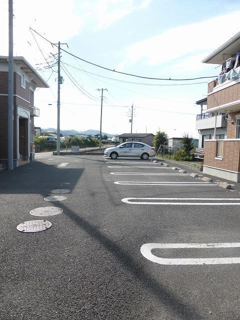 サイネリアＢ 駐車場