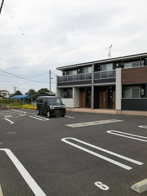 カーム・ディクレット 駐車場
