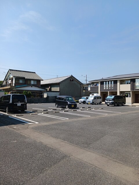 コモタウンＢ 駐車場