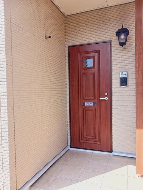 コモタウンＢ 玄関